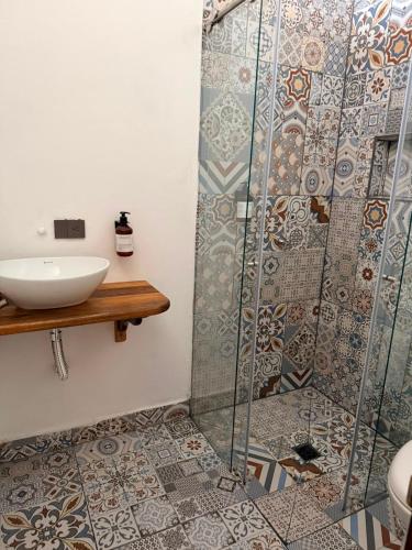 a bathroom with a sink and a shower at Hotel Barajas in Jardin