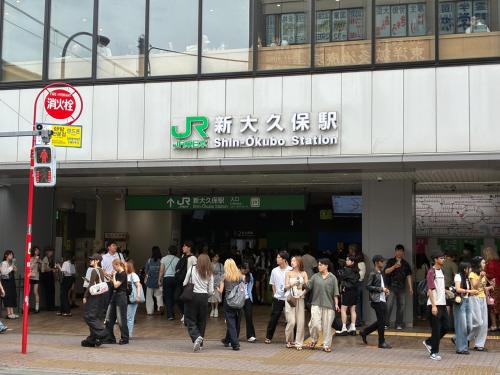 a crowd of people walking in front of a building at ホテルグランフォート in Tokyo
