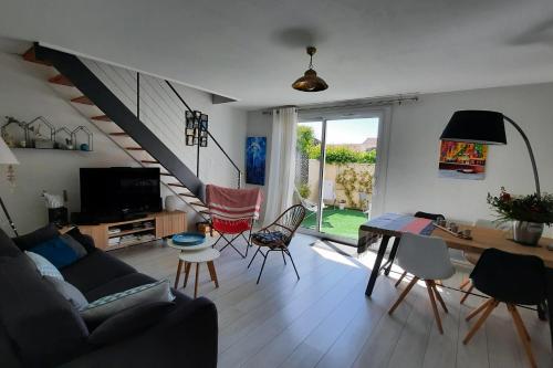 Splendid House With Patio Close To The Sea!