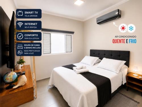 a bedroom with a bed and street signs at Casa Lago da Dinda 3 in Espirito Santo Do Pinhal