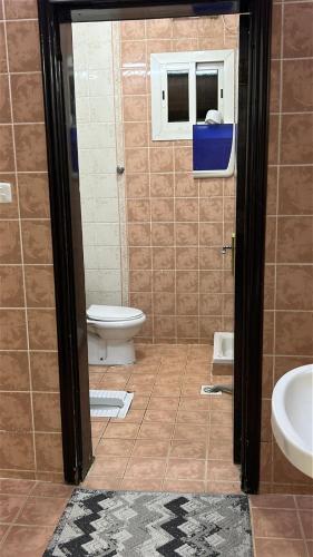 a bathroom with a toilet and a sink at شقة غرفتين وصالة 5 in Al Baha