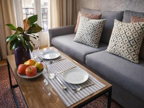 8-Guest Central Madrid Haven