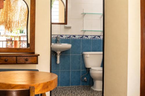 a bathroom with a toilet and a sink at Casa San Jerónimo in Puerto Escondido