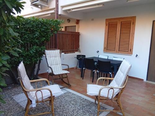 a group of chairs and a table in a room at Casa Torre in Fiumefreddo Bruzio