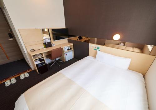 an overhead view of a bedroom with a bed and a desk at Super Hotel JR Nara Ekimae Sanjo Dori in Nara