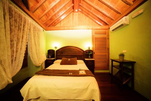 Posteľ alebo postele v izbe v ubytovaní Hotel Rural Casa de Los Camellos