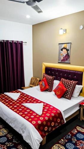 two beds in a hotel room with red pillows at The shore in Hundar
