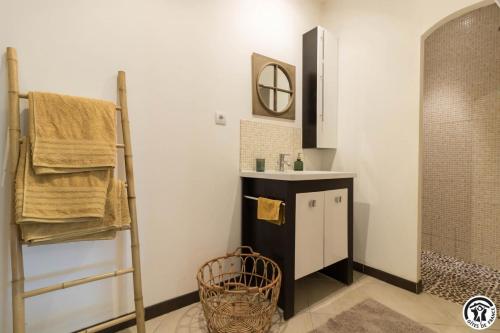 a bathroom with a ladder and a sink and a mirror at En sales in Saint-Jean-Lherm