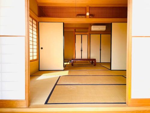 a room with doors and a bench in it at 蒼のSkyviewBase in Hiroshima