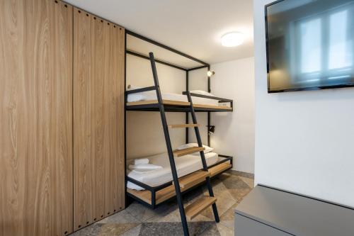 a room with bunk beds and a television at Casa Riccobon 5 in Koper
