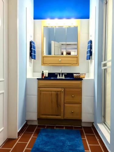 a bathroom with a sink and a mirror at La Posada Del Tepeyac in La Paz