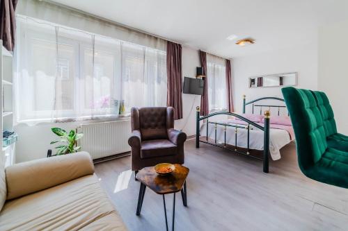 Charming Downtown Studio - Happy Rentals
