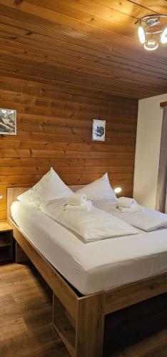 Marco Apartment - Aare Jungfrau AG