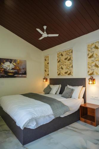 a bedroom with a large bed with a ceiling at Kunwarsa villa in Udaipur