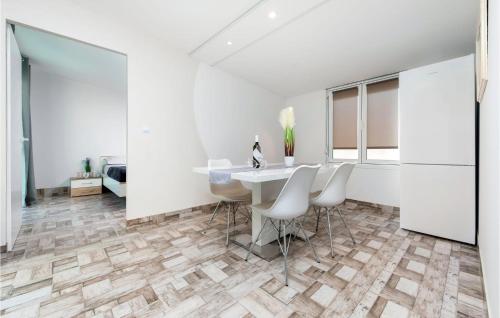 2 Bedroom Awesome Apartment In Rovinj