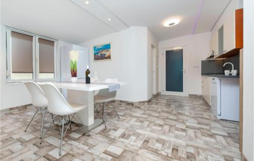 2 Bedroom Awesome Apartment In Rovinj
