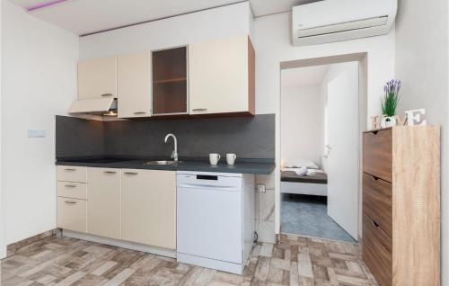 2 Bedroom Awesome Apartment In Rovinj
