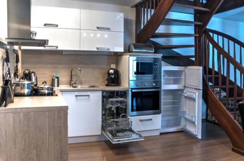 Kuchyňa alebo kuchynka v ubytovaní Holiday House Sabala 1