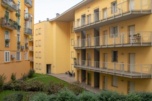 Navigli - LeoBrothers - Alzaia Naviglio Pavese 8