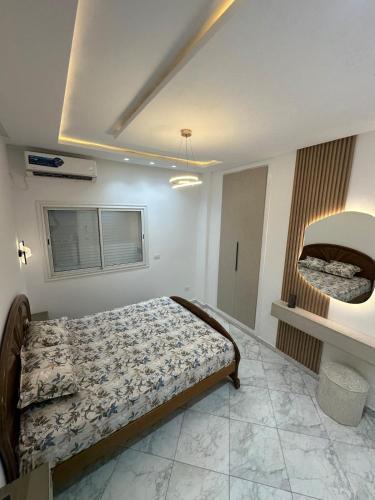 a bedroom with a bed in a room at Cozy Corner in Sousse
