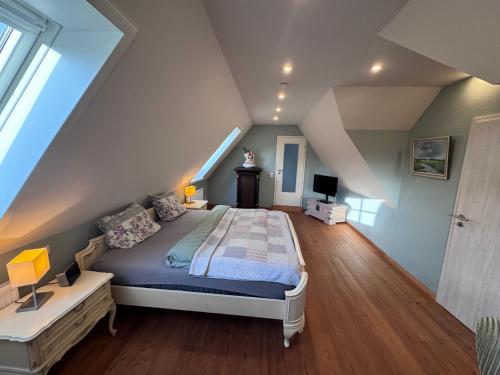a bedroom with a bed in a attic at Kramerhof in Groß Fredenbeck