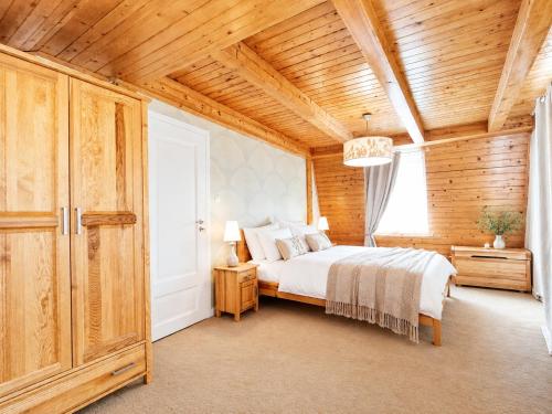 a bedroom with a bed and a wooden ceiling at Dom Wakacyjny Brenna in Brenna