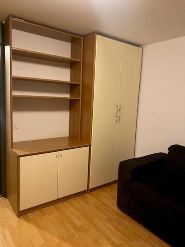 a room with a book shelf and a closet at Cameretta Pineta Carì in Molare
