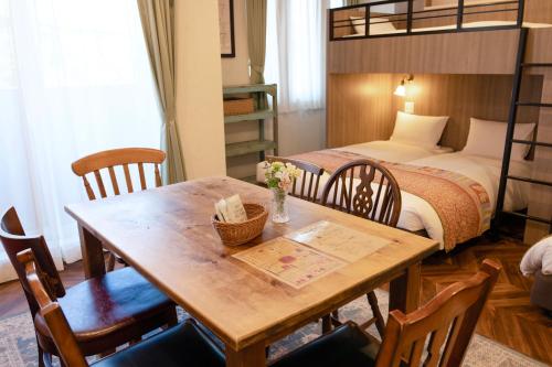 7 Rooms Hotel & Cafe - ディズニーと空港までバス1本 - 全室キッチン付き