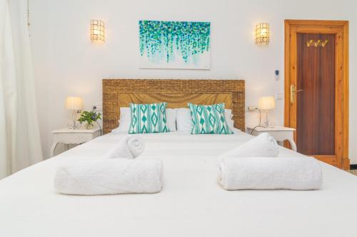 a bedroom with a large white bed with two pillows at Sol I Vent in Cala Santanyi