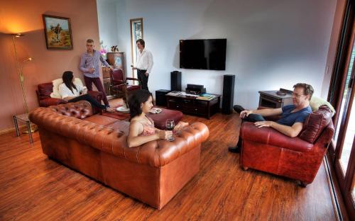 a group of people sitting in a living room at Severn-dipity in Ballandean