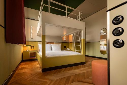a bedroom with a bunk bed in a room at The Companion Vienna in Vienna