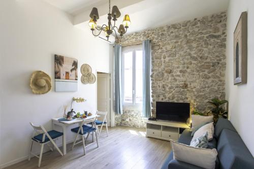 A7 Staywizus-1 BDR Old Antibes 5 min Sea-AC-WIfi