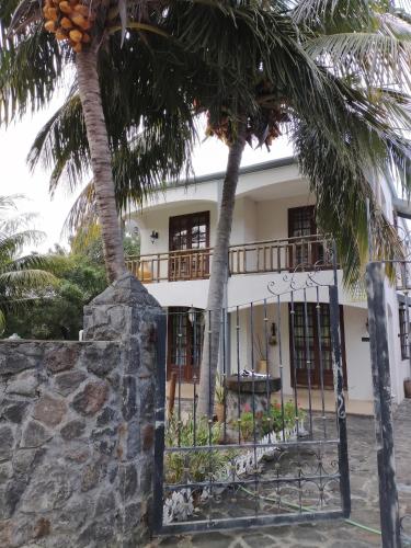 Gallery image of Welcoming villa with sea, mountain, and garden views in Coteau Raffin