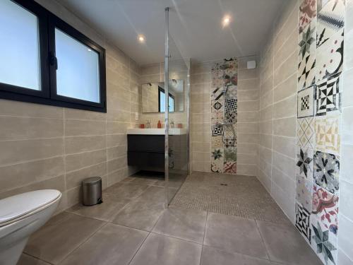 a bathroom with a shower and a toilet and a sink at Iduzki-alde bat in Souraïde