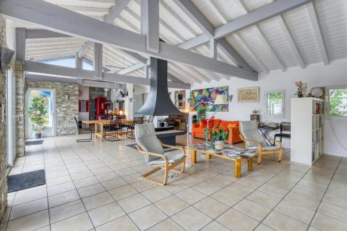 a large living room with a couch and chairs at Villa spacieuse à Bidart avec piscine privée 330 m² in Bidart