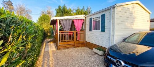 Bungalow Confortable à Fréjus avec Piscine Partagée