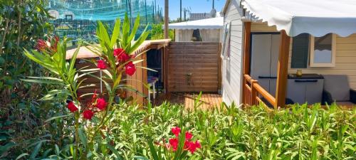 Bungalow Confortable à Fréjus avec Piscine Partagée