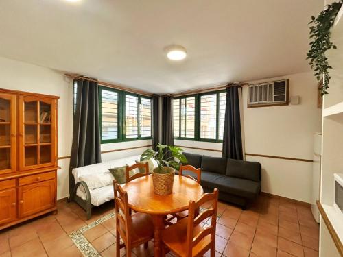 a living room with a table and a couch at Cisne del Mar ComoTuCasa in Castellón de la Plana