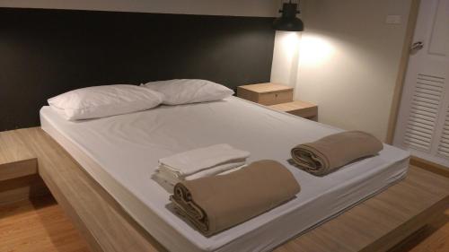 Inn Stations Hostel tesisinde bir odada yatak veya yataklar
