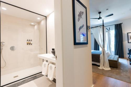 a bathroom with a shower and a sink and a tub at Hotel Duquesa Golf Club in San Luis de Sabinillas