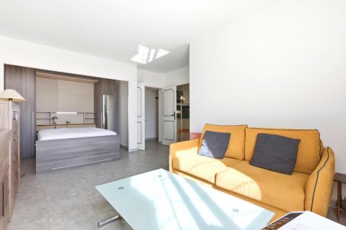 Bright Studio Apartment Paris 12th Near Metro