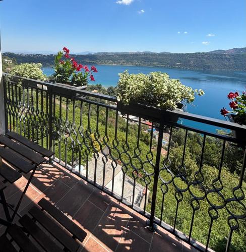 a balcony with a bench and a view of the water at la vista sul lago in Castel Gandolfo