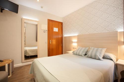 Gallery image of Hostal Fernando in Barcelona