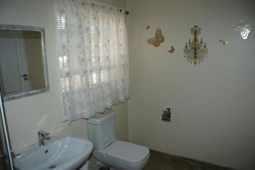 Bilik mandi di Jolani Guest House