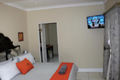 Televisyen dan/atau pusat hiburan di Jolani Guest House
