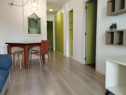 Spacious apartment in Roses, 60 m², shared pool