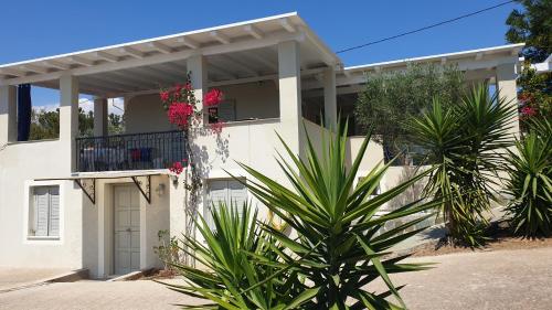 Gallery image of House with sea view in Porto Heli, fireplace and garden in Porto Heli