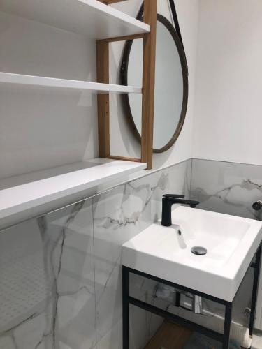 Studio contemporain à Cannes avec terrasse et parking - 35 m²