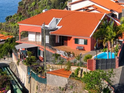 Pleasant Apartment with Private Pool in Lombo Do Doutor - 50 m²