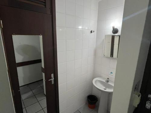 a small bathroom with a toilet and a sink at FECEP Pousada - 5 minutos a pé da praia in Guaratuba